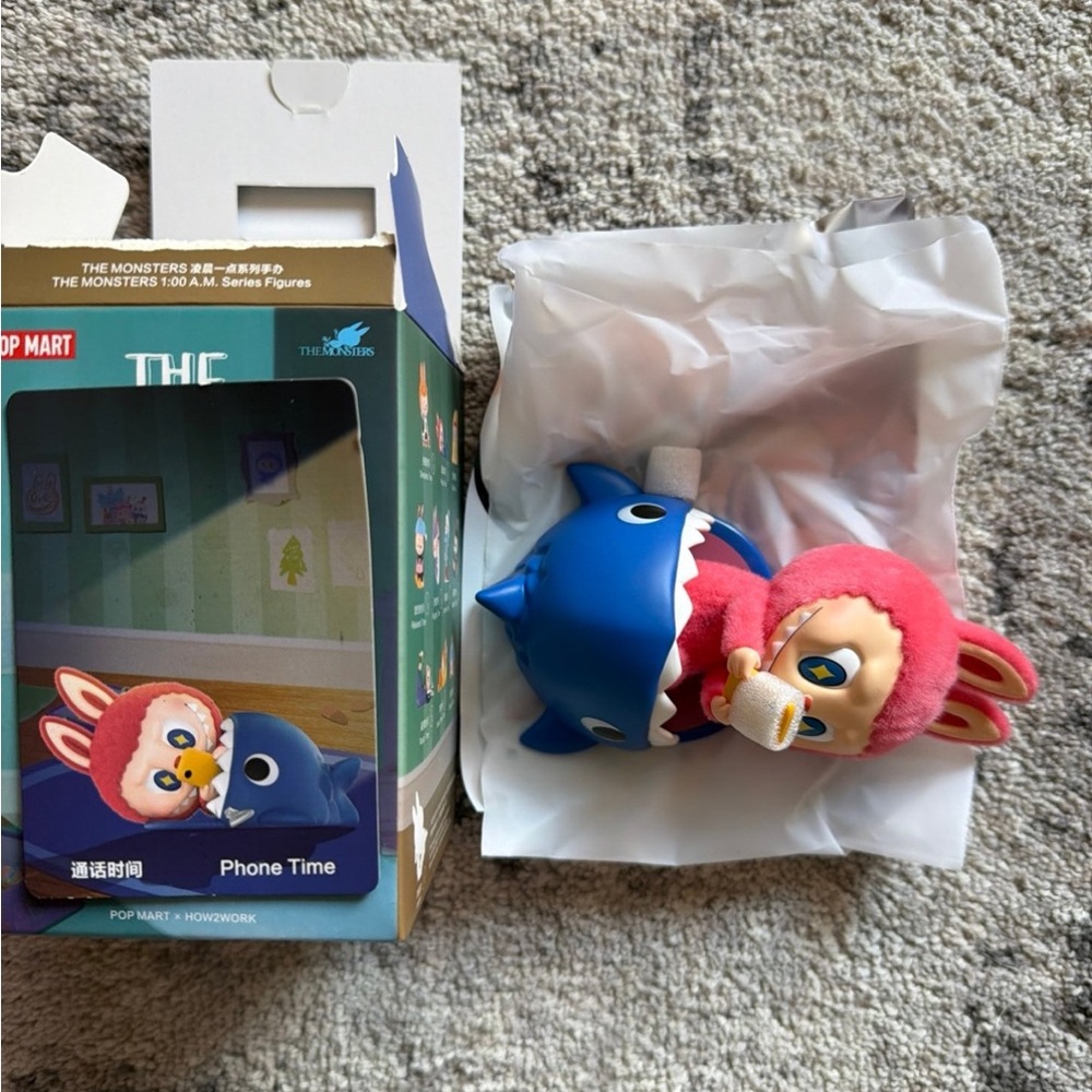 Pop Mart Labubu The Monsters 1:00 A.M. - Phone Time Figure